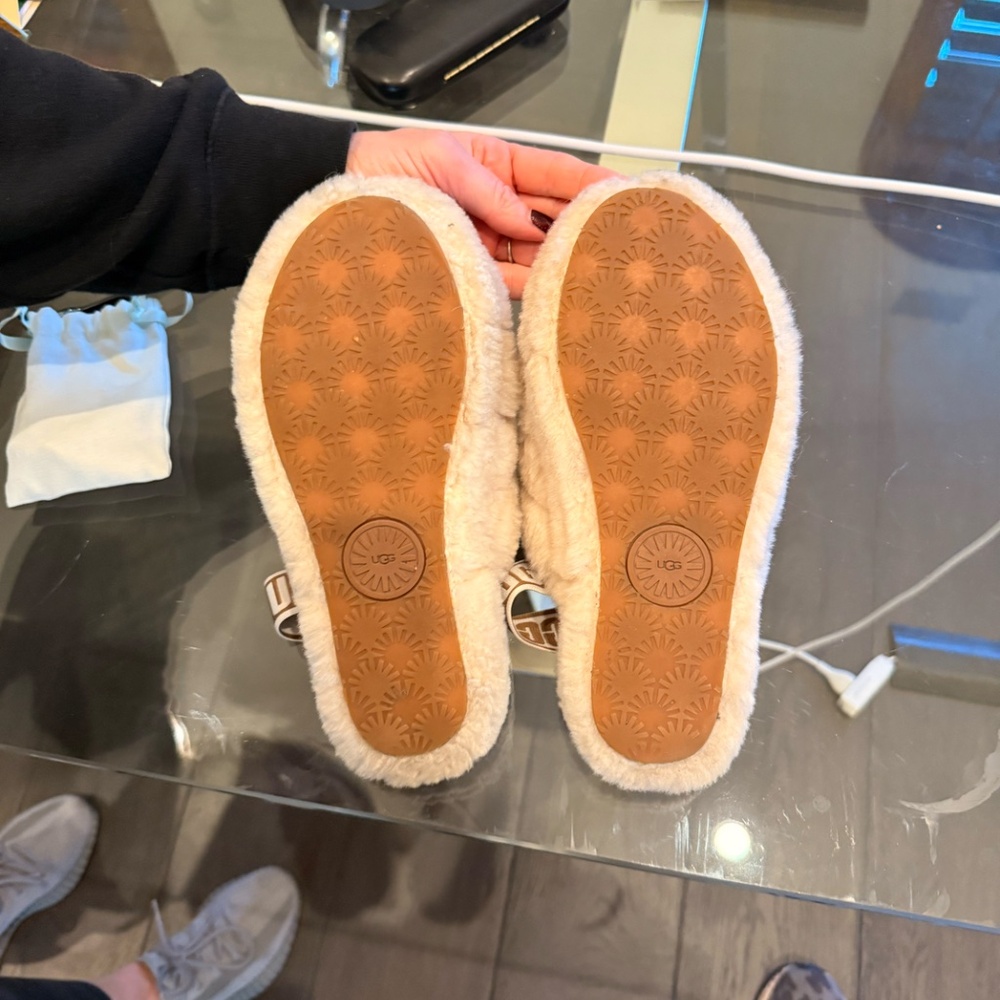 uggs slippers - Picture 2 of 3